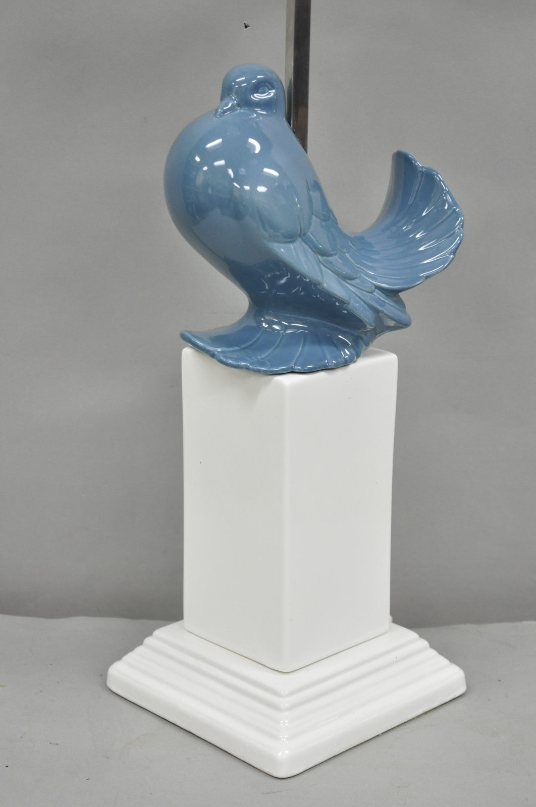 Vintage Chinoiserie Blue White Porcelain Hollywood Regency Dove Bird Table Lamp