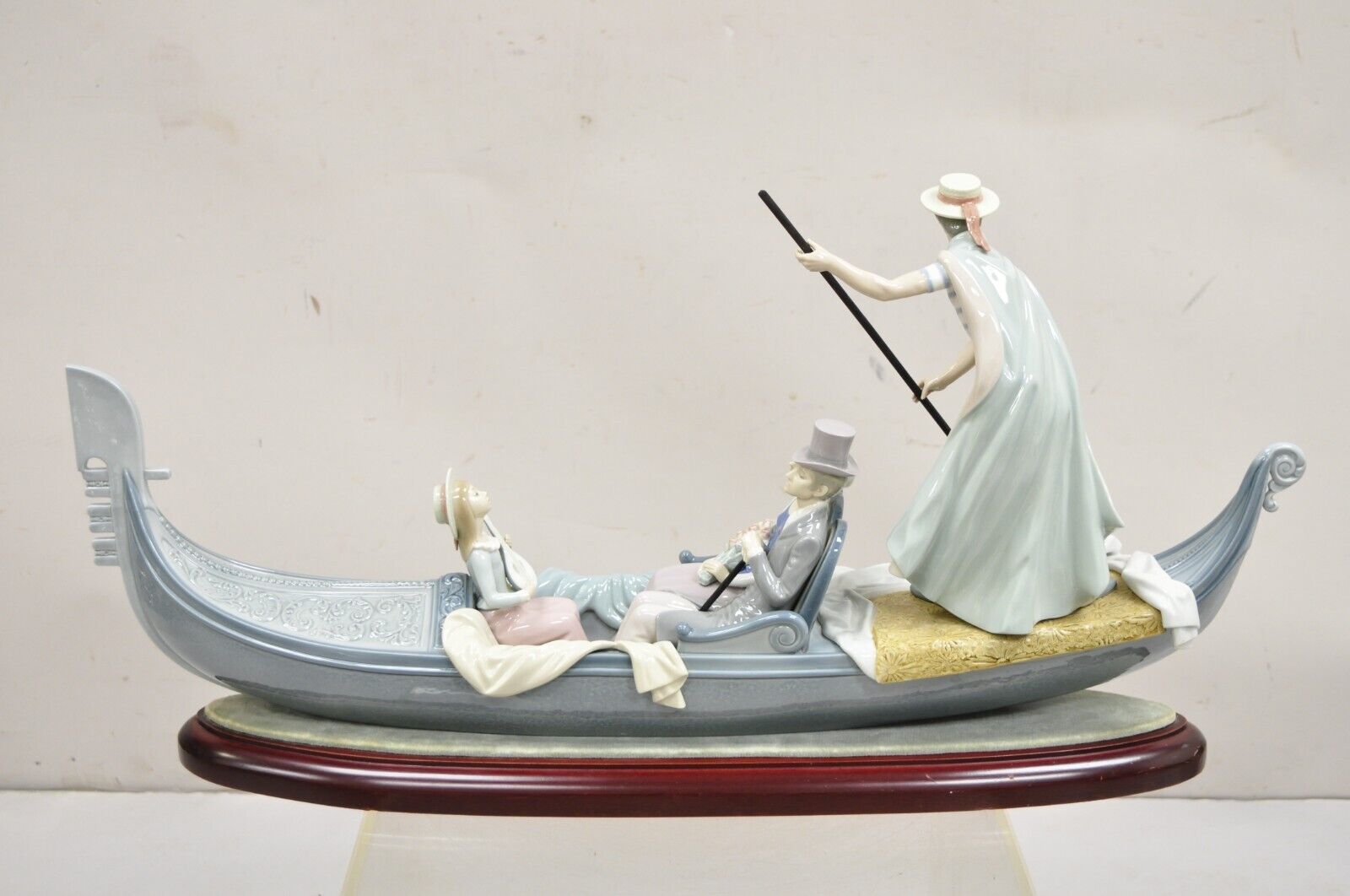 Lladro Daisa 1978 In the Gondola Couple Sculpture No. 2413 Large Porcelain
