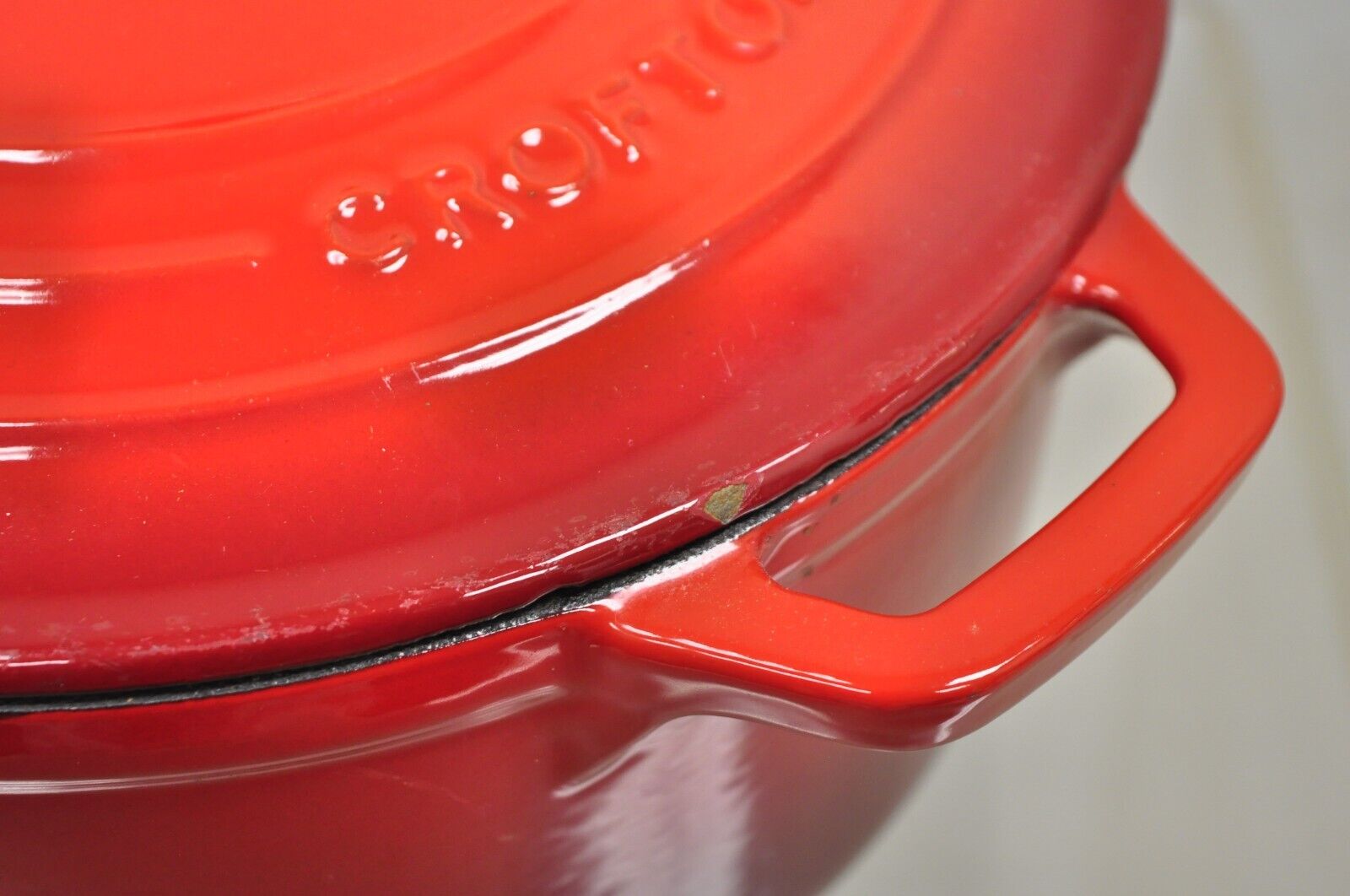 Crofton Red Lava Enamel Cast Iron Lidded Dutch Oven Pot 6 Qt