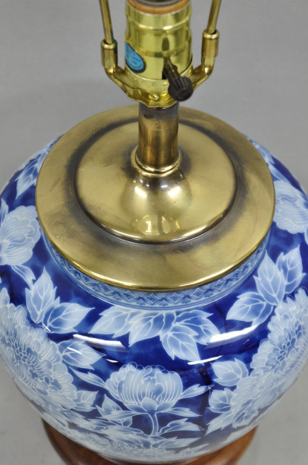 Vintage Chinoiserie Blue White Porcelain Flowers Oriental Ginger Jar Table Lamp
