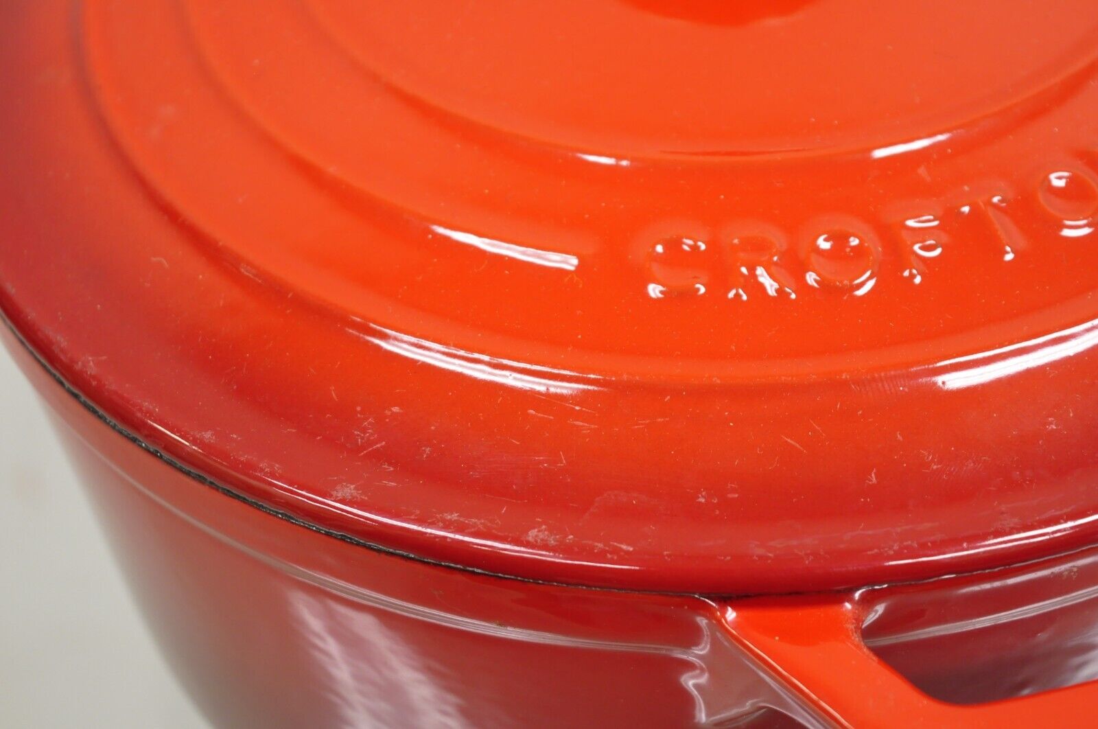 Crofton Red Lava Enamel Cast Iron Lidded Dutch Oven Pot 6 Qt