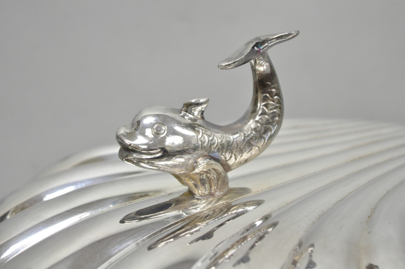 Vintage Eaton Silver Co Regency Silver Plated Clam Shell Warmer w Dolphin Handle
