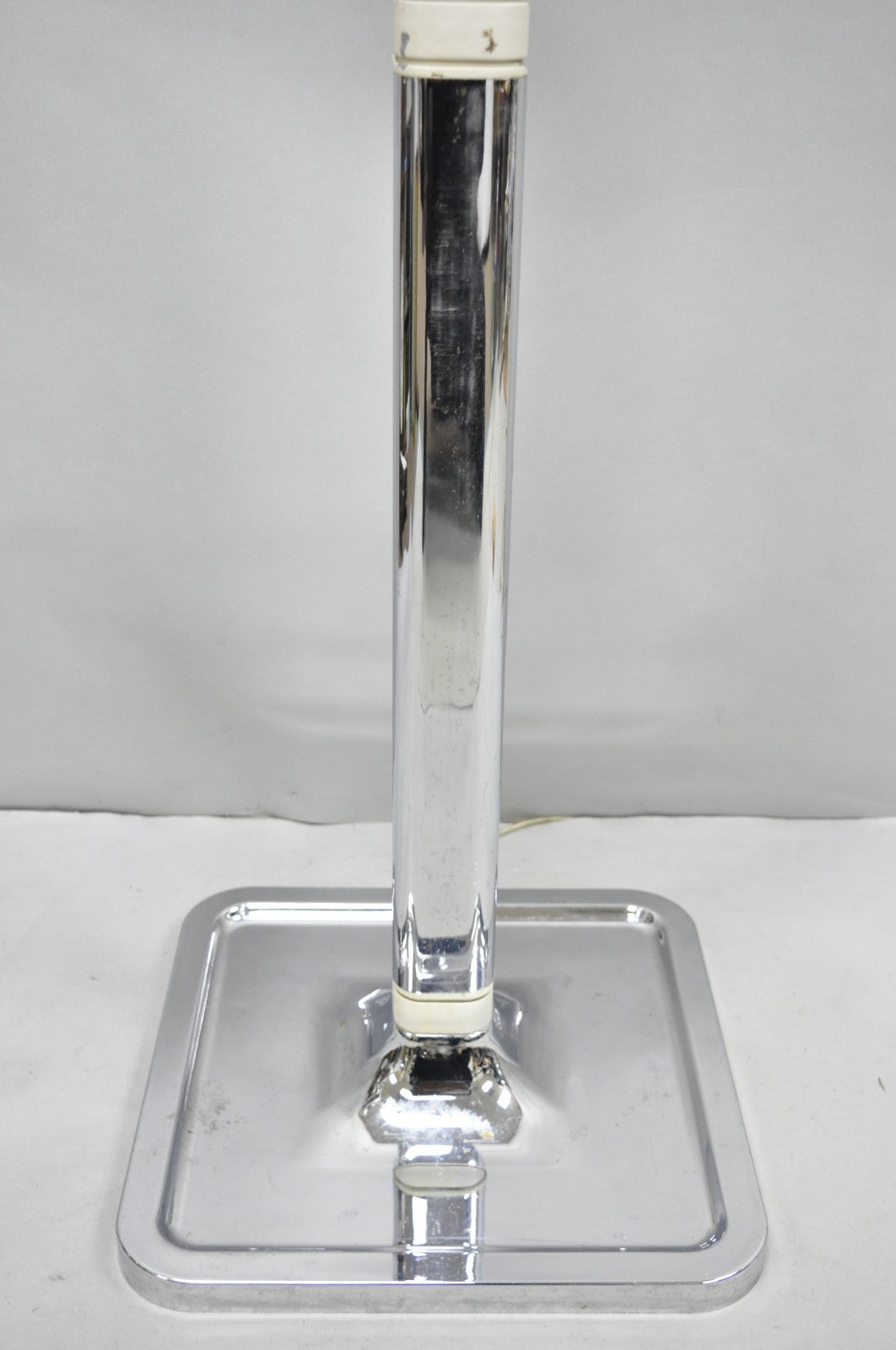 Vintage Postmodern Silver Chrome Metal Sculptural Modernist Pole Floor Lamp