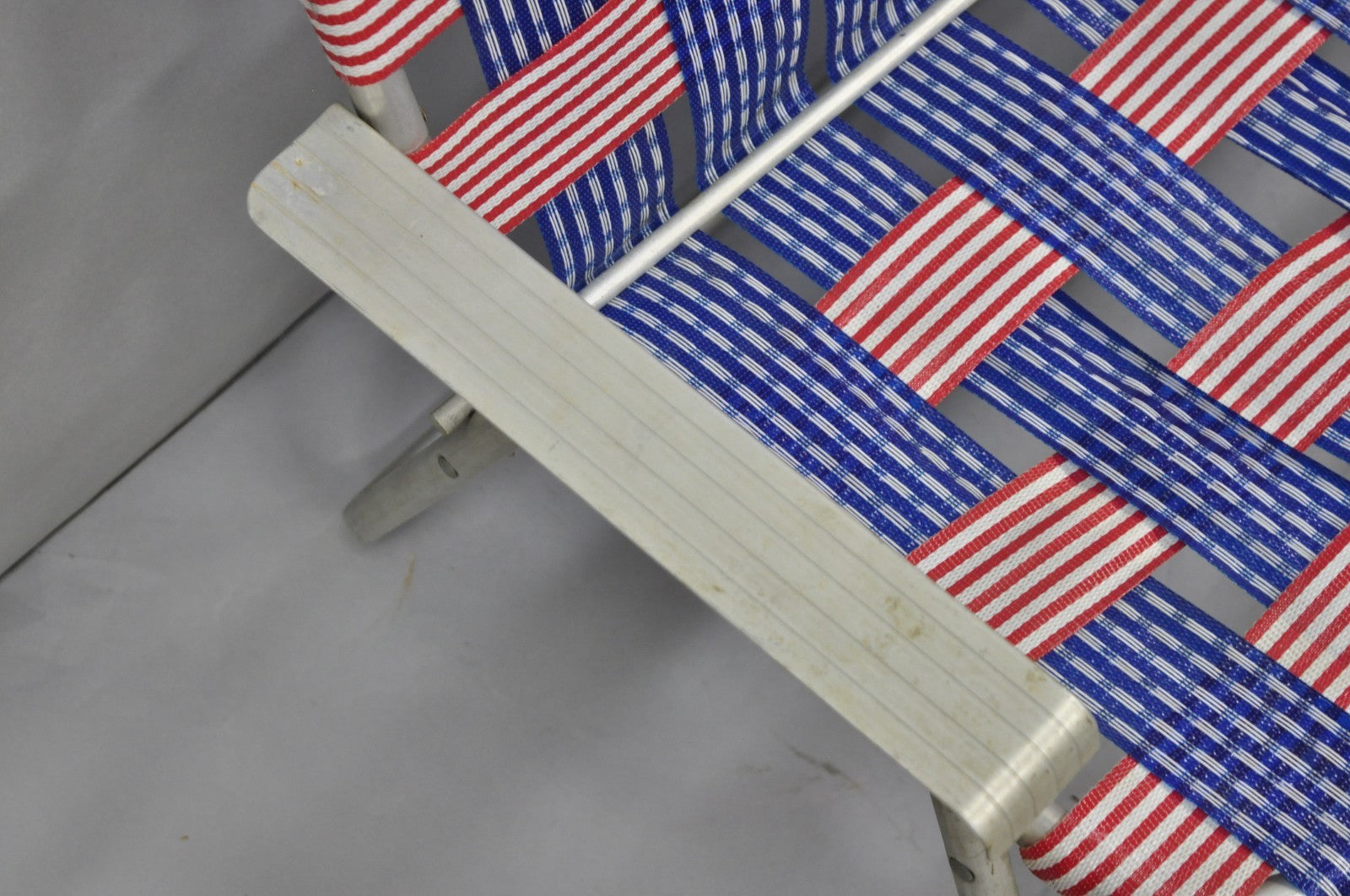 Vintage Childs Size American Flag Webbing Folding Aluminum Lawn Chair Loveseat