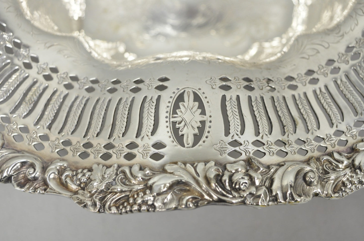 Webster Wilcox 3236C International Silver Plated Scalloped Centerpiece Bowl
