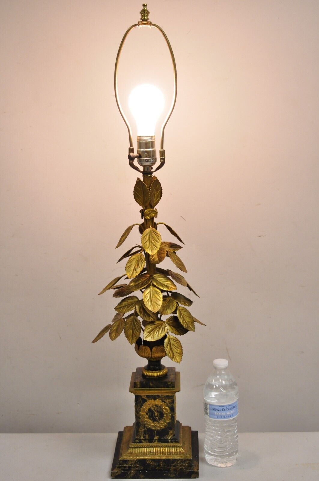 Vintage Italian Classical Leafy Foliate Gold Gilt Wreath Metal Table Lamp