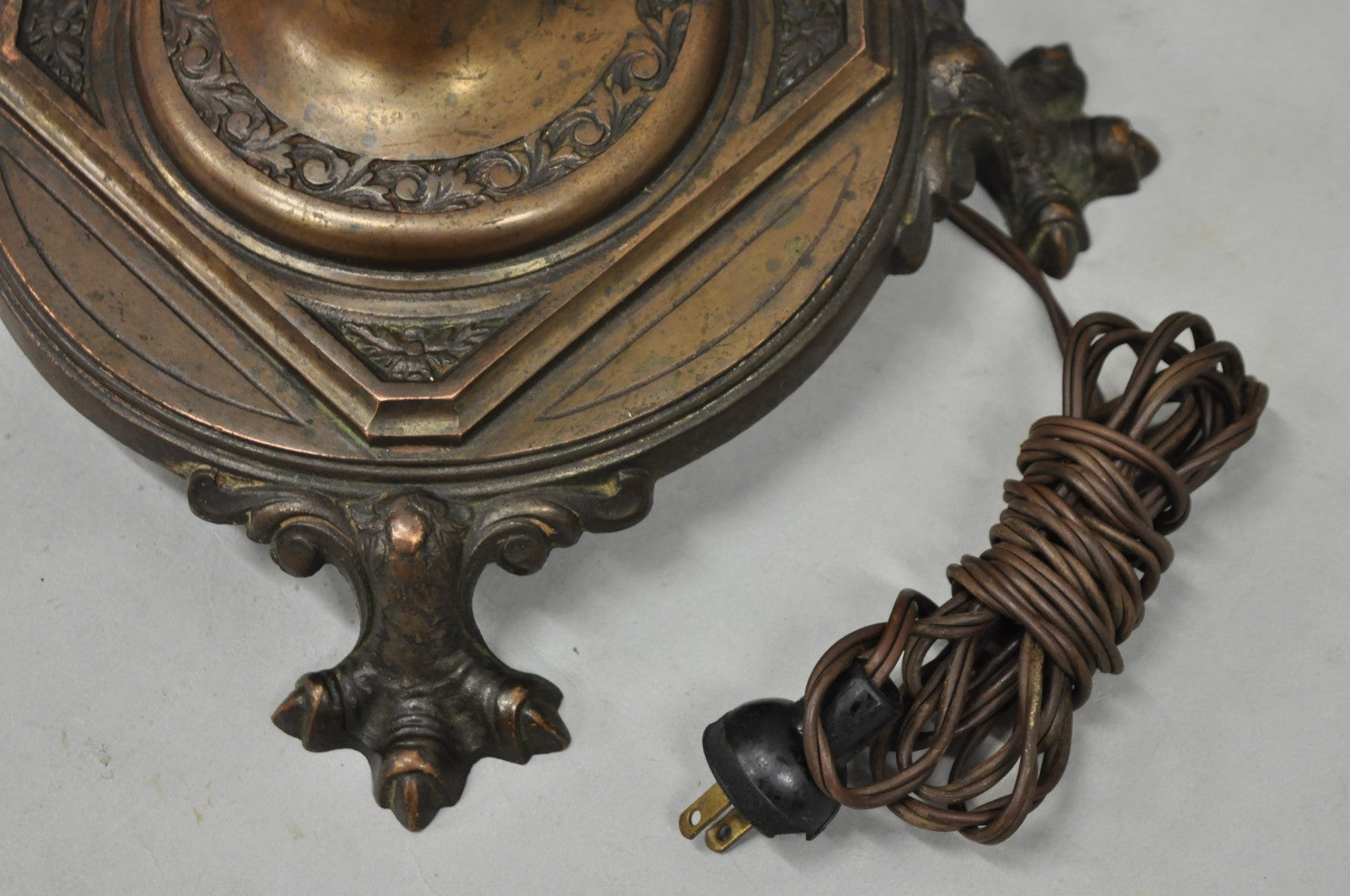 Antique Gothic Renaissance Oscar Bach Style Bronze Paw Foot Pole Floor Lamp