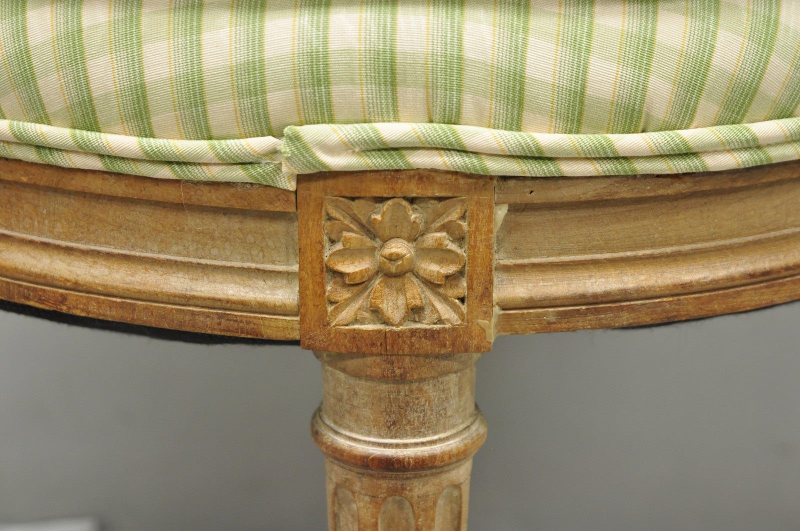 Vintage French Country Louis XVI Style Round Seat Carved Vanity Stool Chair