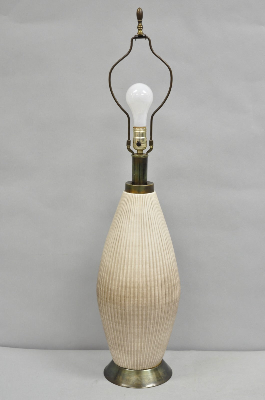 Vintage Mid Century Modern Beige Sculptural Ceramic Pottery Ribbed Table Lamp