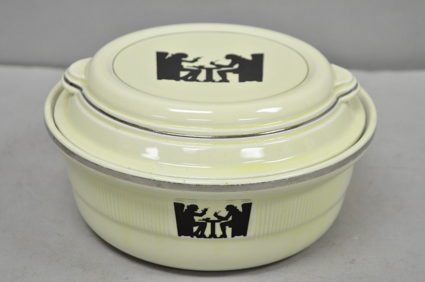 Vintage Hall's China Tavern Silhouette Medallion Traditional Casserole Dish Bowl
