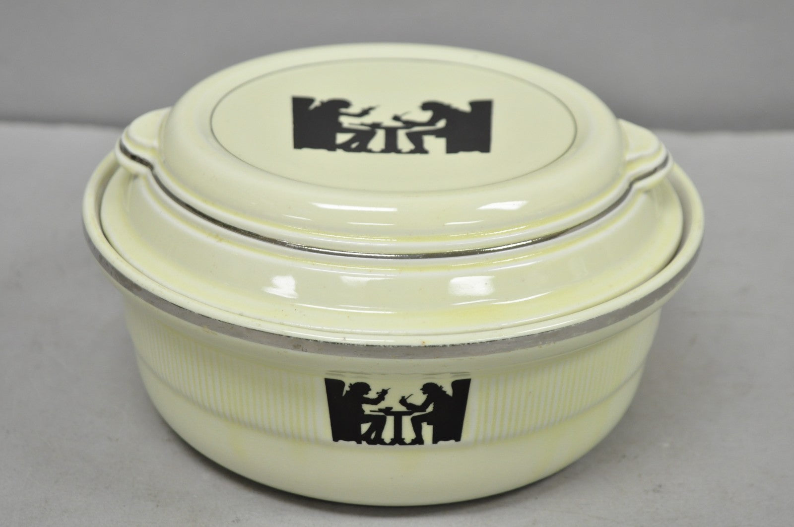 Vintage Hall's China Tavern Silhouette Medallion Traditional Casserole Dish Bowl