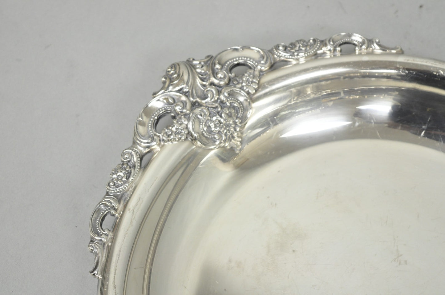 Vintage Wallace Baroque Silver Plated Round Twin Handle Serving Platter Bar Tray