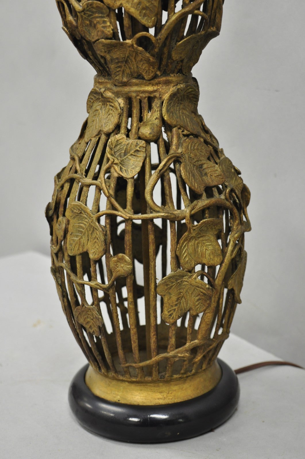 Vintage Italian Hollywood Regency Gold Gilt Metal Lotus & Vine Leaf Table Lamp