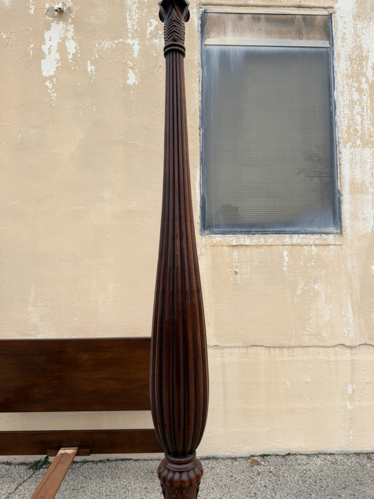 Henredon Georgian Chippendale Mahogany Queen Size Tall Carved Finial Poster Bed