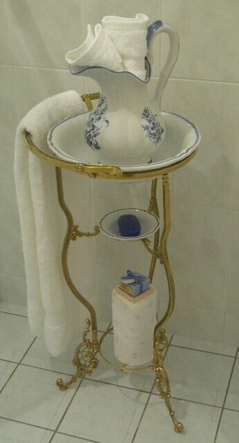 Italian Hollywood Regency Gold Iron Rope Form 2 Tier Bath Washstand Plant Stand