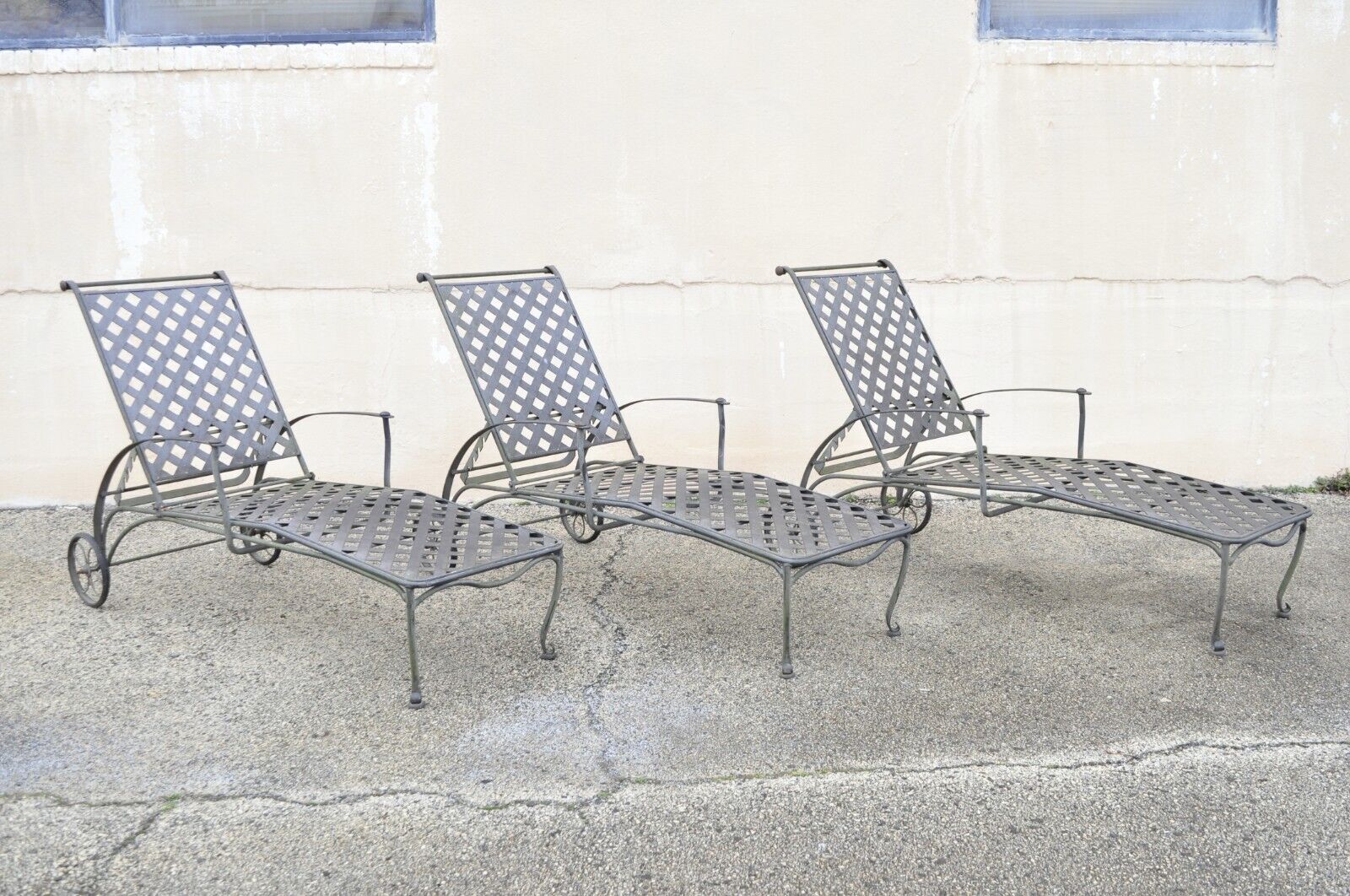 Woodard Maddox Black Wrought Iron Adjustable Pool Patio Chaise Lounge Chair