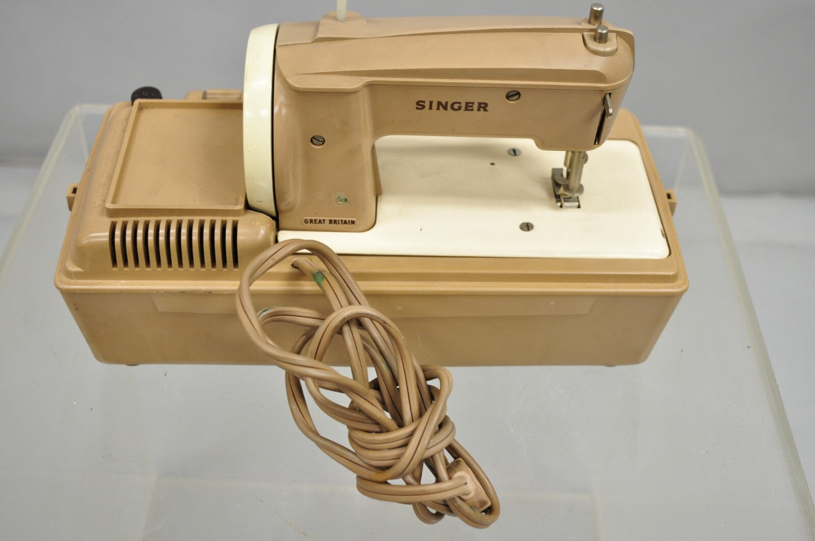 Vintage Singer Sewhandy Electric Childs Sewing Machine in Case - Works