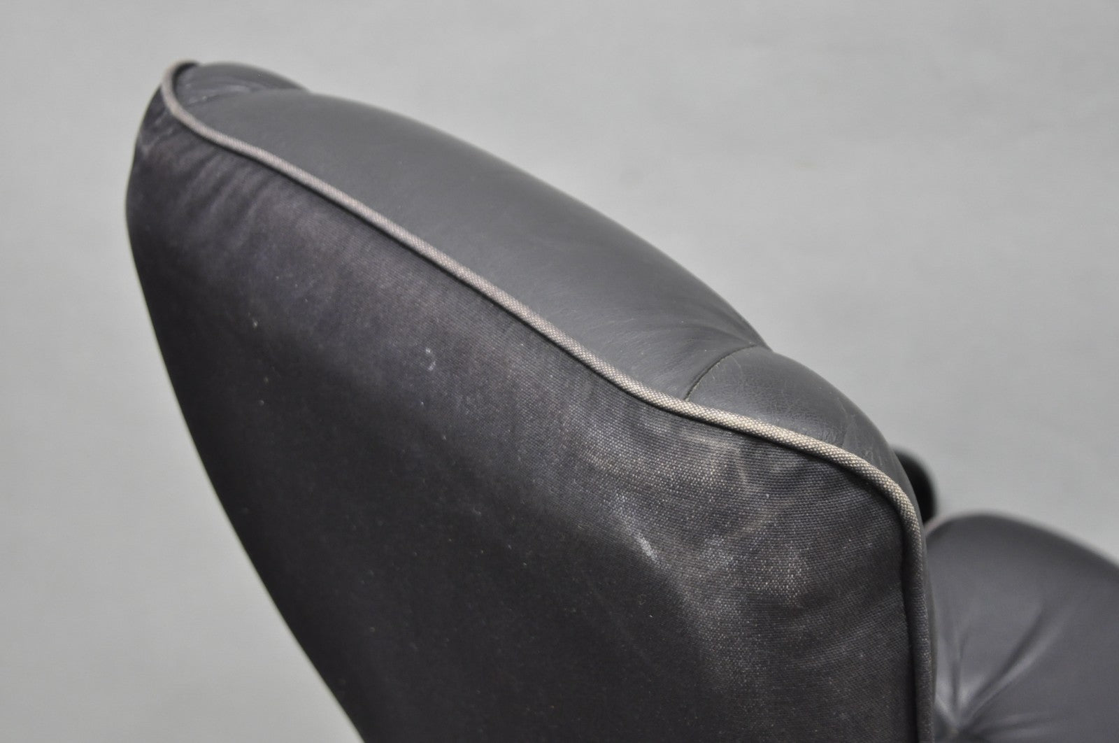 Vintage Black Leather Ekornes Stressless Style Swivel Recliner Lounge Chair