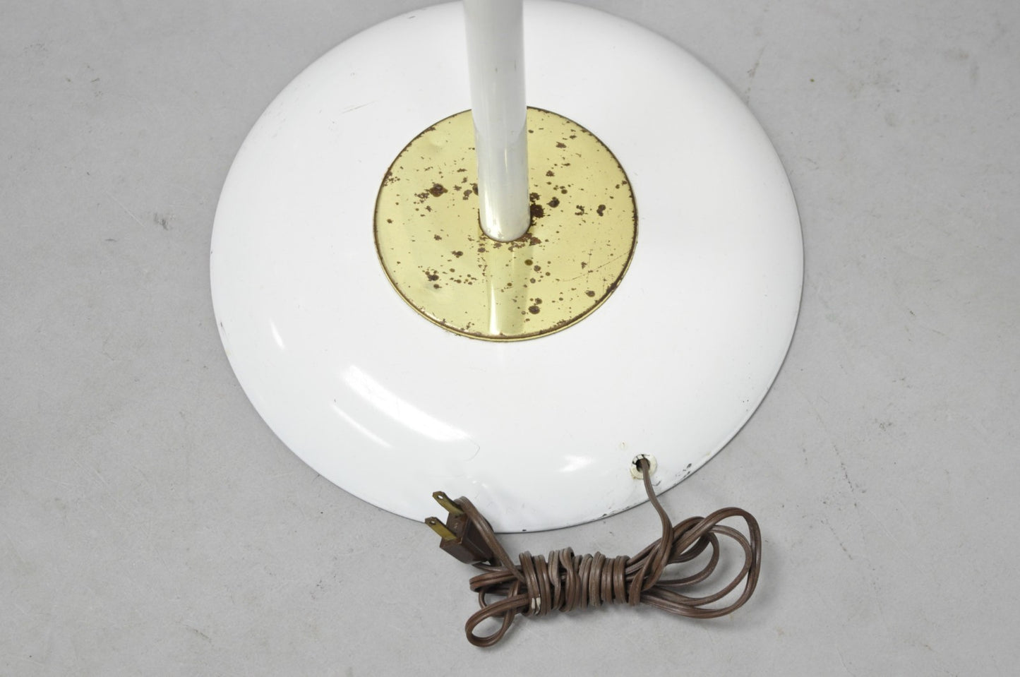 Gerald Thurston for Lightolier Mid Century Modern White Metal Pole Floor Lamp