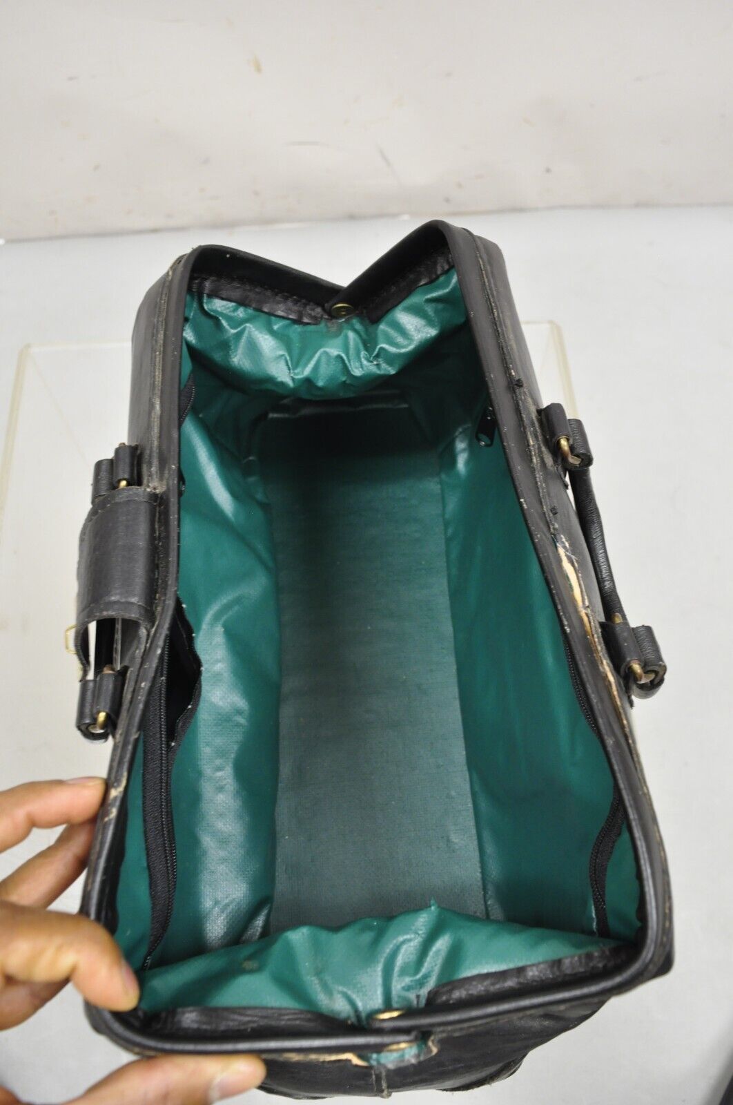 Vintage Cheney England PCI USA 25216 C4 Black Leather Traveling Doctors Bag