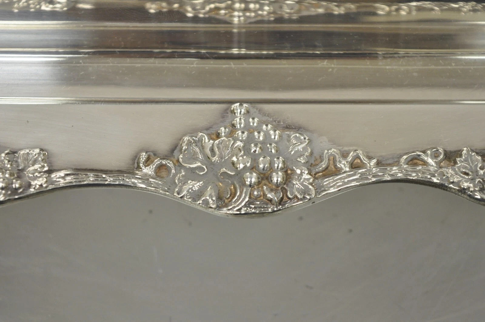 Vintage Oneida Victorian Silver Plated Grapevine Covered Vegetable Serving Dish