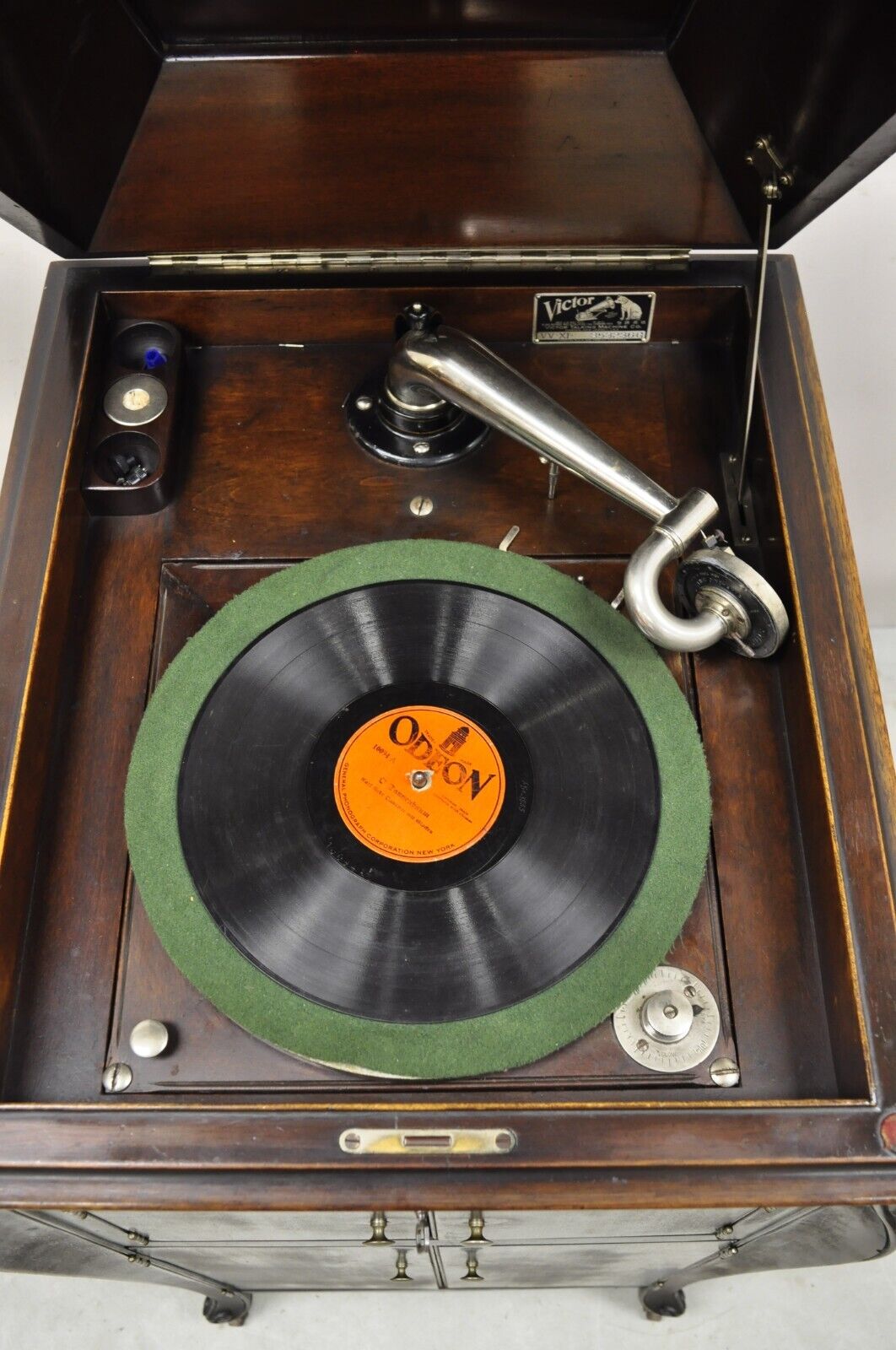 Antique Victor Talking Machine VV-XI Record Player Victrola Mahogany Floor Model