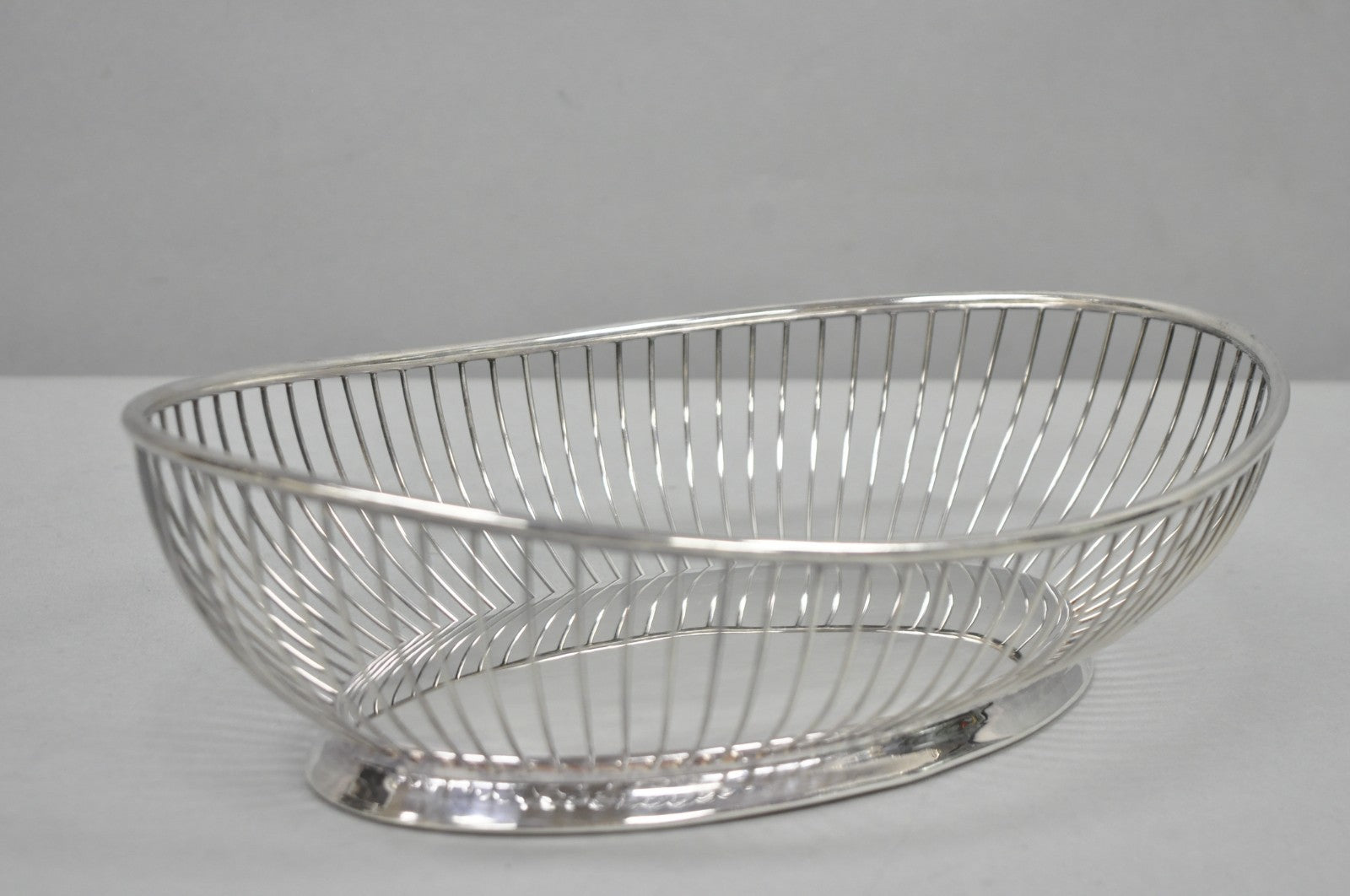 Vintage Gorham YC743 English Victorian Silver Plated Wire 11" Bread Fruit Basket