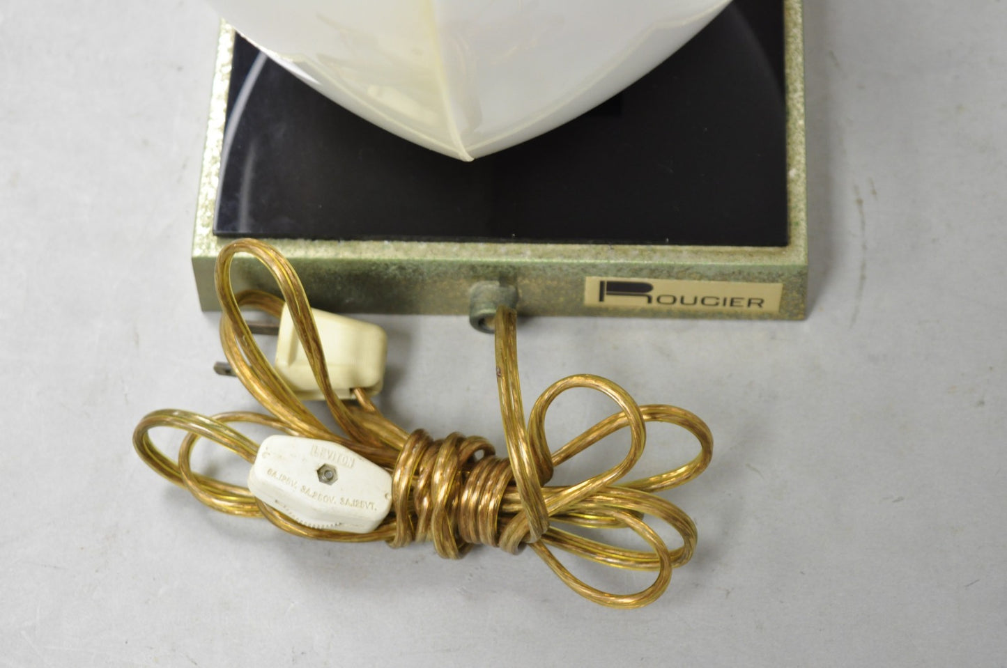 Vintage Roger Rougier White Acrylic Clam Shell Mid Century Modern Table Lamp