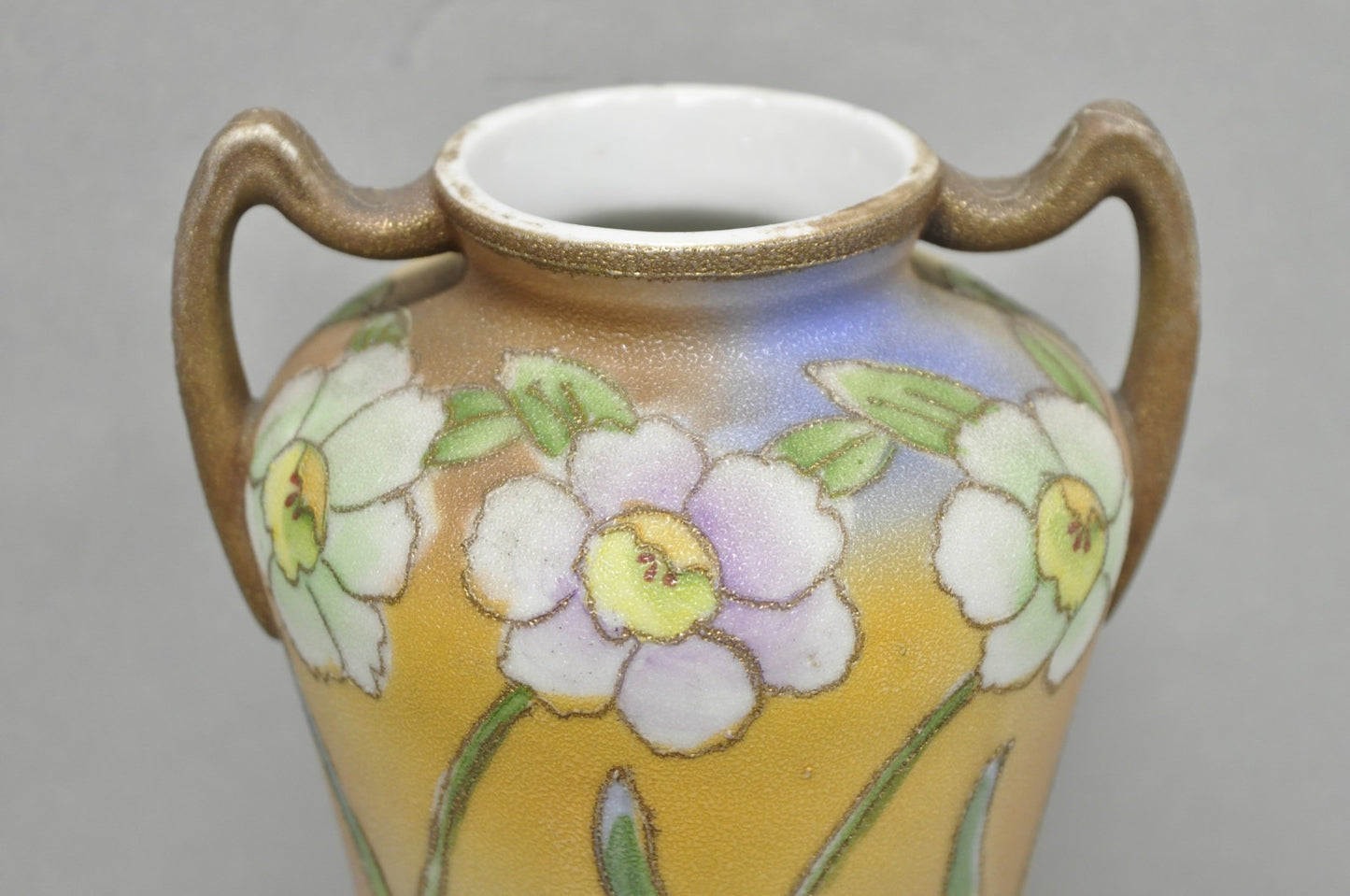 Nippon Coralene Decorated Royal Kinjo Japan Hand Painted Porcelain Handled Vase