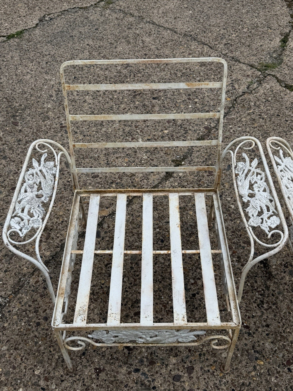 Vintage Russell Woodard "Kissing Birds" Wrought Iron Patio Lounge Chair - Pair