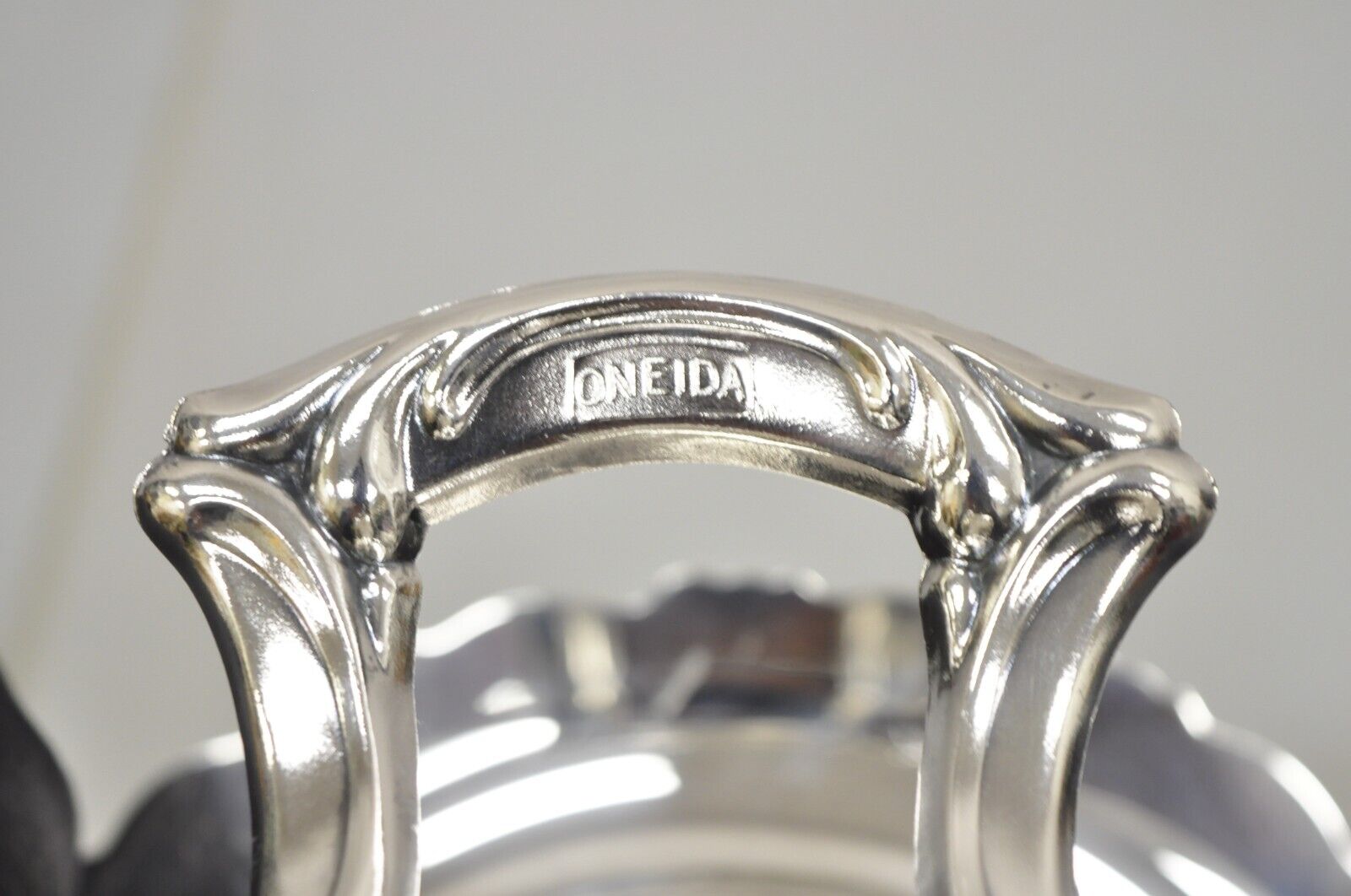 Vintage Oneida Silver Plated Twin Handle Trophy Cup Champagne Chiller Ice Bucket
