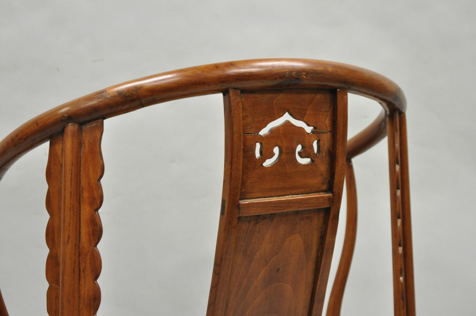 Antique Chinese Elm Hardwood Horseshoe Oriental Huanghuali Lounge Arm Chair