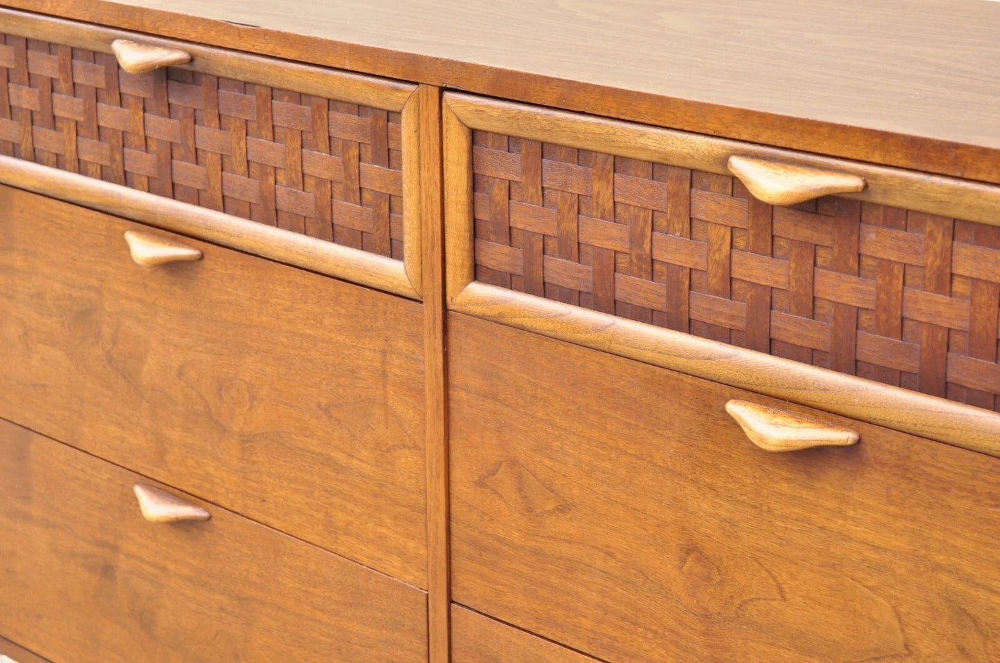 Lane Perception Altavista Mid Century Modern Walnut Laminate Top Dresser Chest