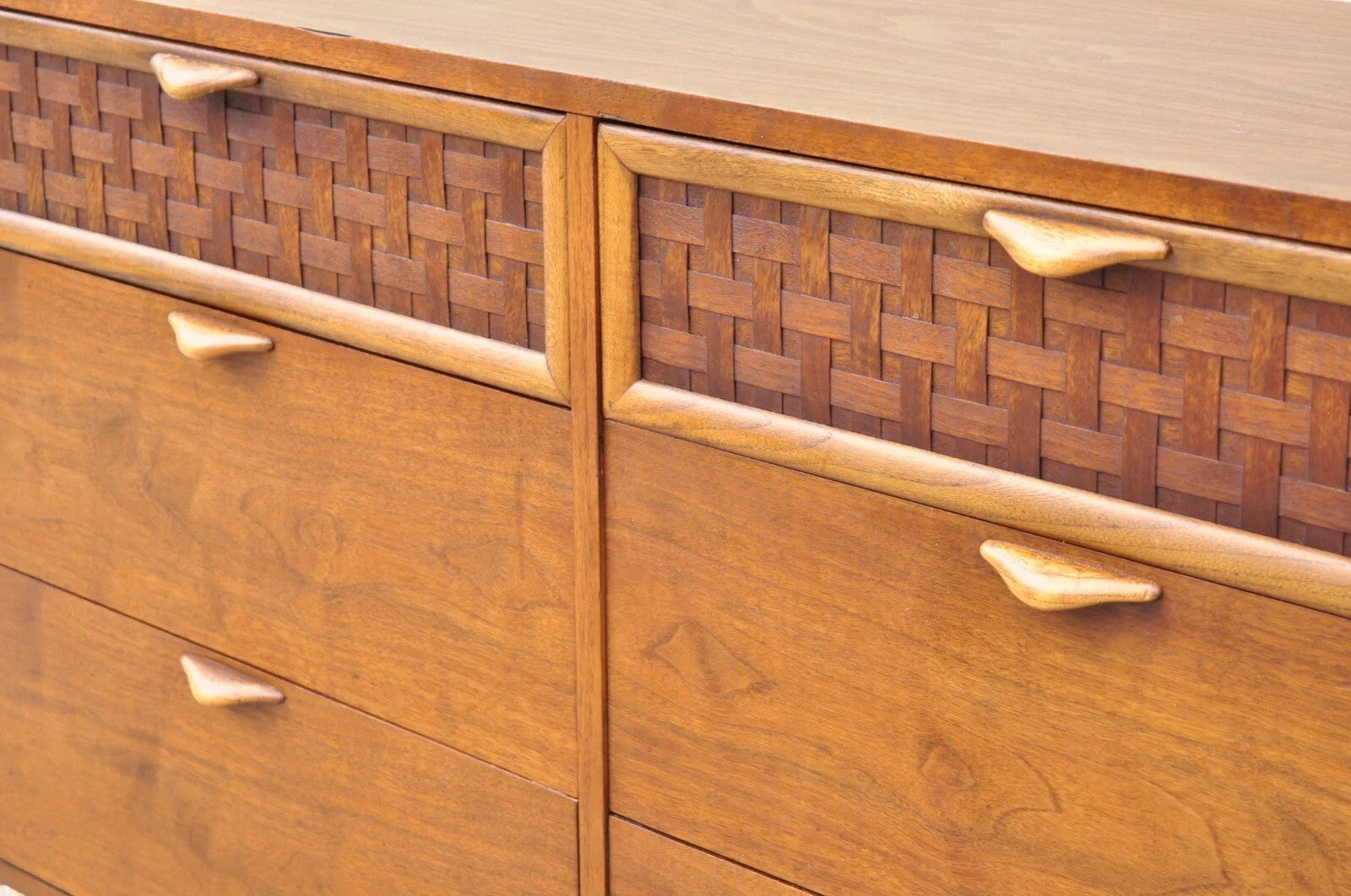 Lane Perception Altavista Mid Century Modern Walnut Laminate Top Dresser Chest