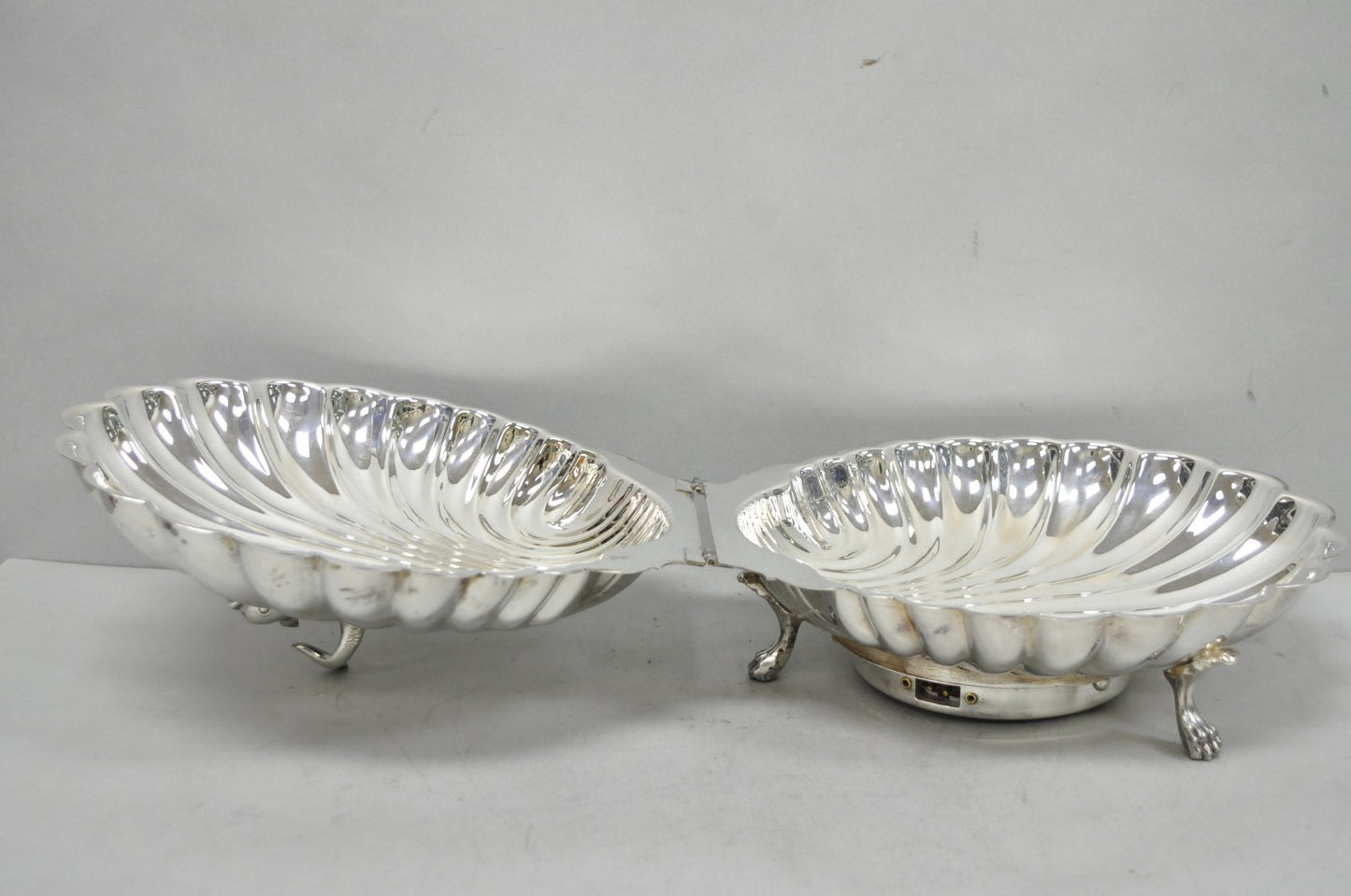 Vintage Eaton Silver Co Regency Silver Plated Clam Shell Warmer w Dolphin Handle