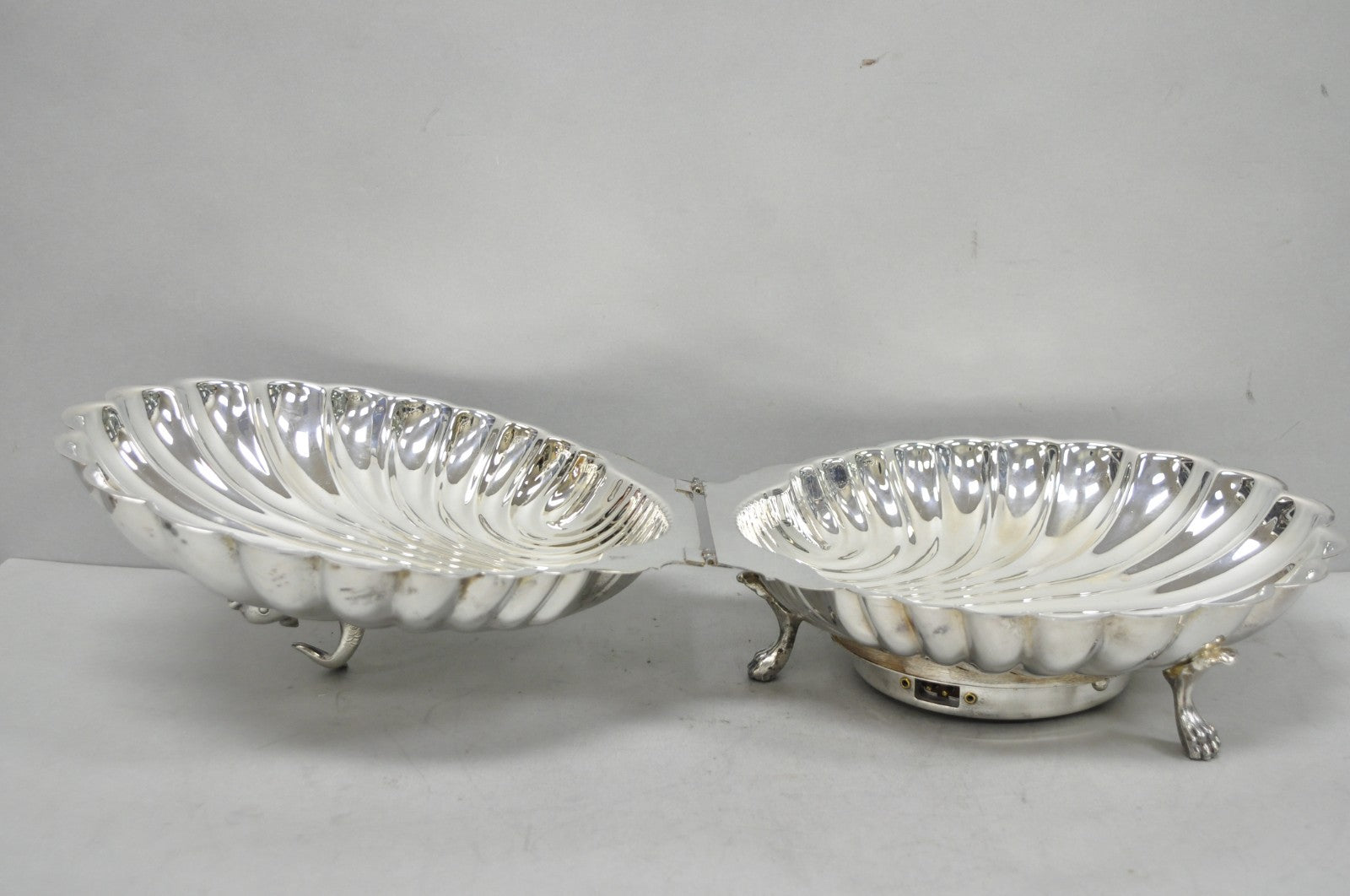 Vintage Eaton Silver Co Regency Silver Plated Clam Shell Warmer w Dolphin Handle