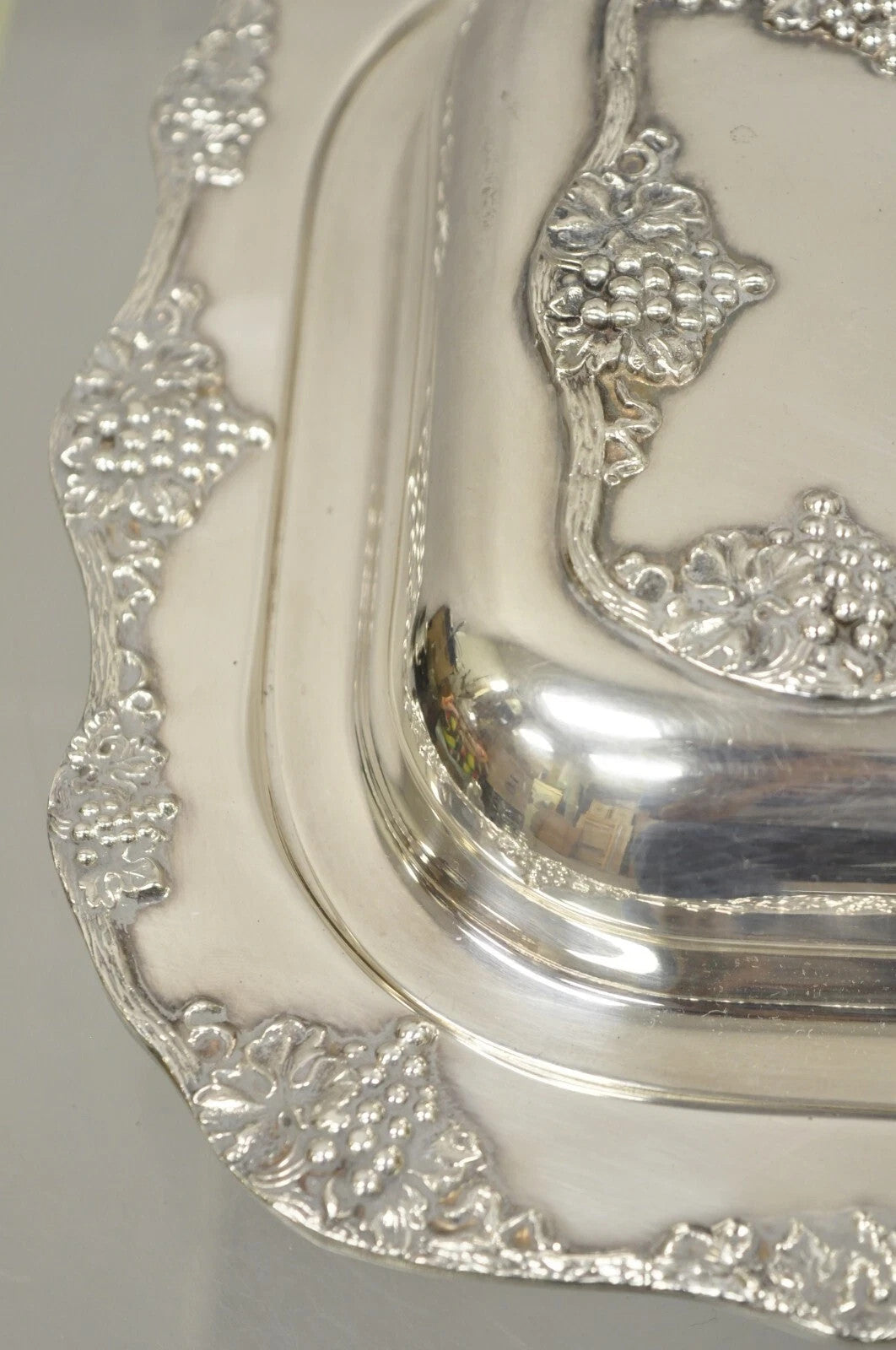 Vintage Oneida Victorian Silver Plated Grapevine Covered Vegetable Serving Dish