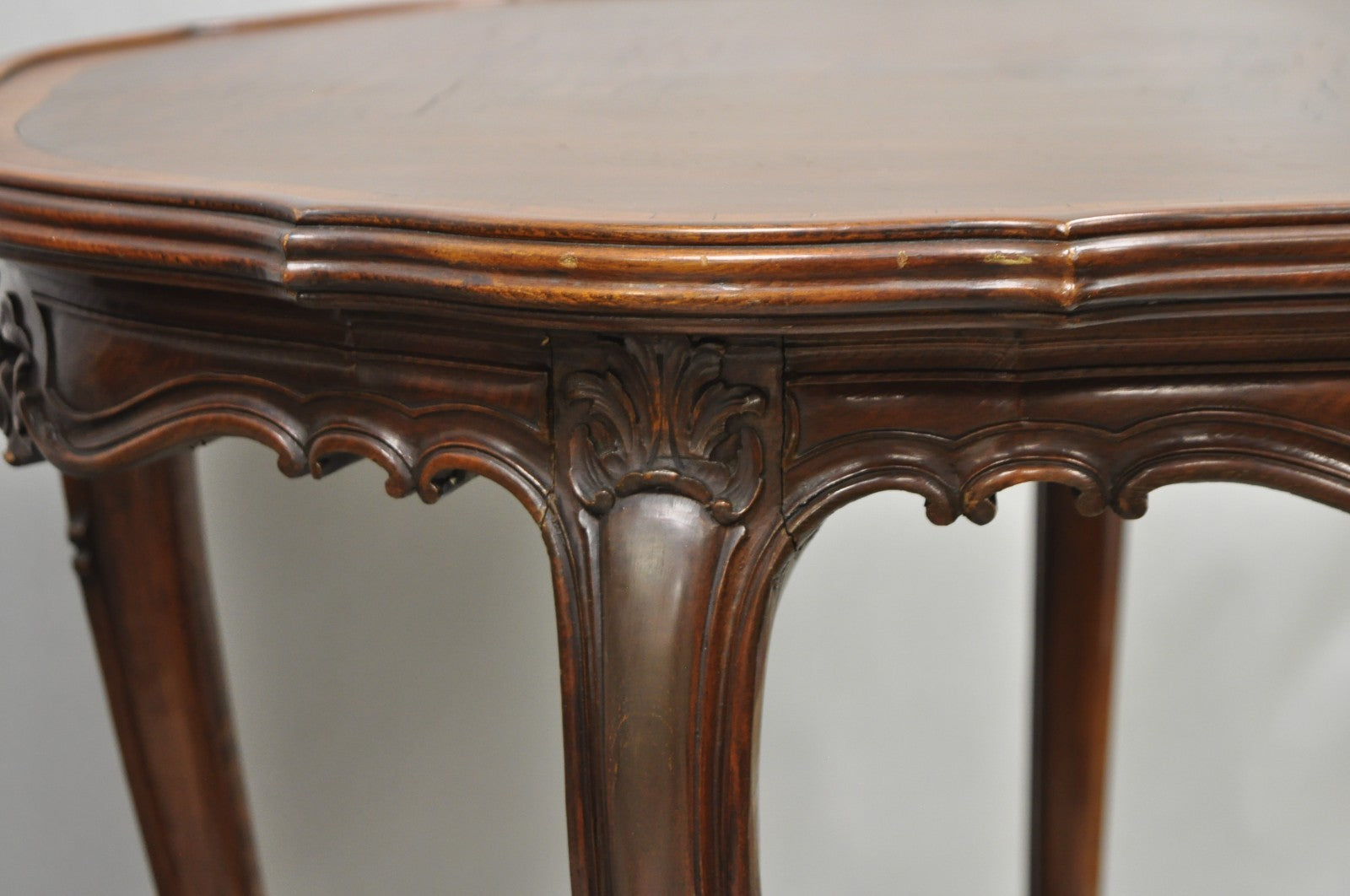 Antique French Louis XV Style Walnut Round Turtle Top Occasional Side Table Pair