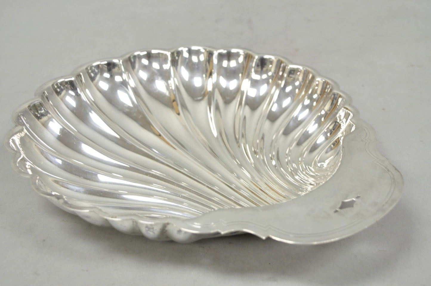 Vintage Mid Century Modern WM Rogers Silver Plated Clam Shell Serving Dish