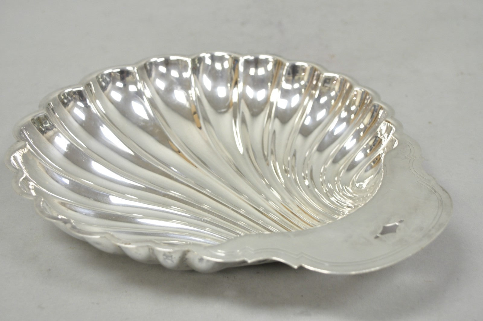 Vintage Mid Century Modern WM Rogers Silver Plated Clam Shell Serving Dish