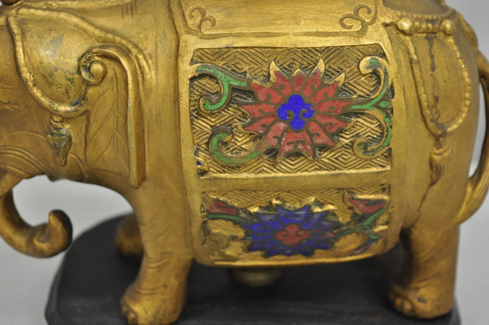 Antique Chinoiserie Indian Gold Bronze Elephant Small Boudoir Table Lamp