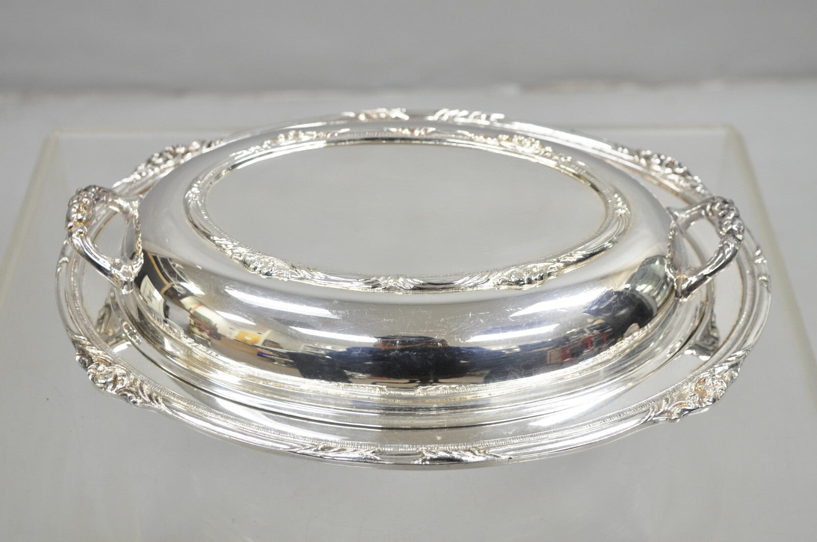 Vintage English Silver Mfg Silver Plated Covered Vegetable Serving Dish On Feet