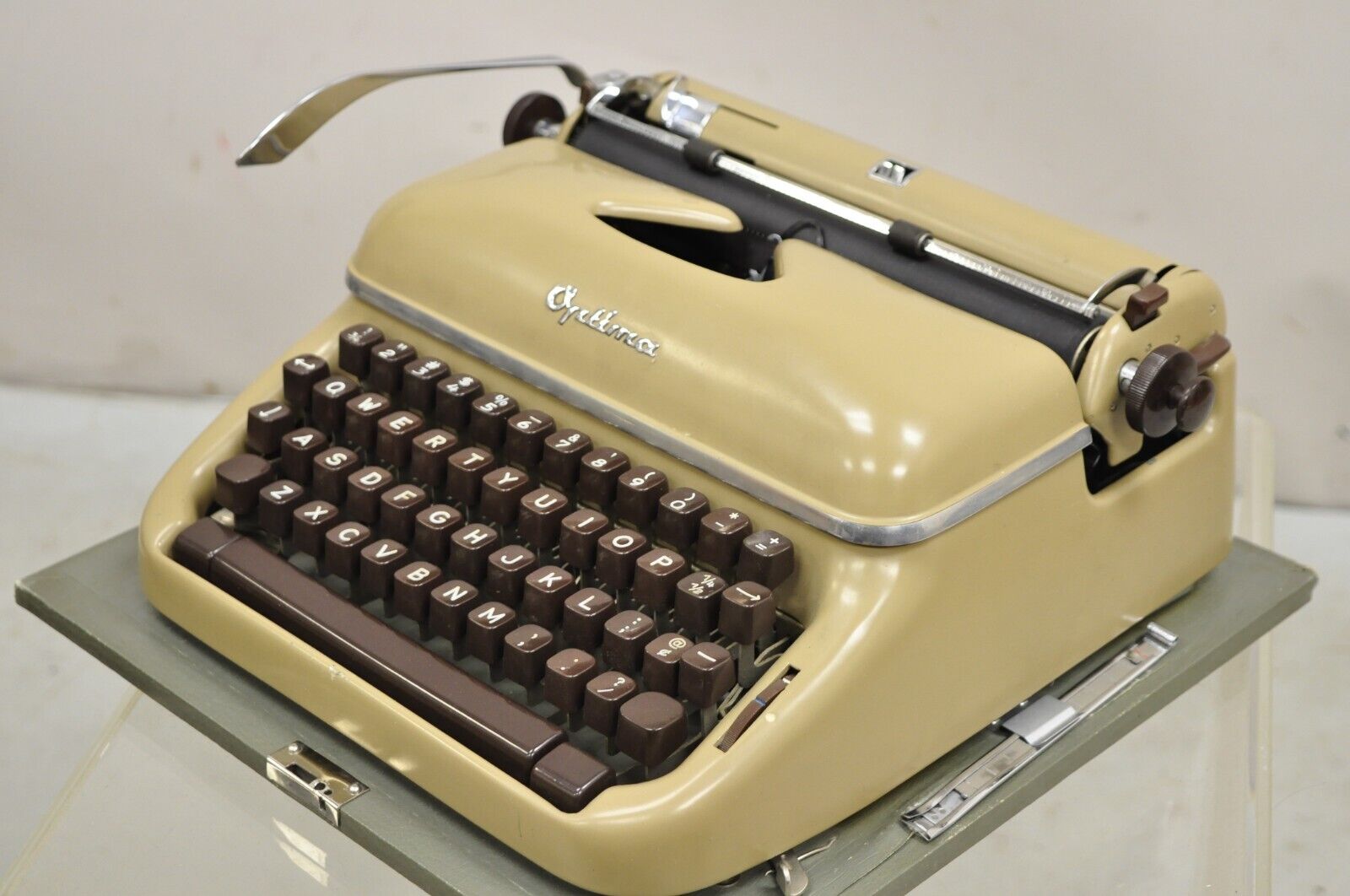 Vintage Elite 3 Optima Retro Metallic Green Portable Manual Typewriter in Case