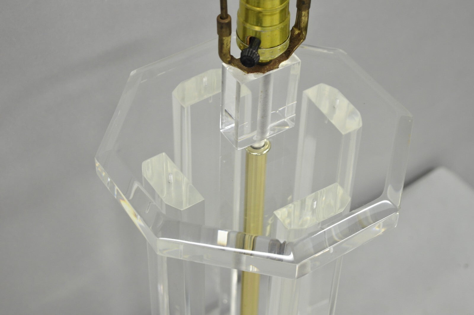 Vintage Mid Century Modern Clear Lucite & Brass Sculptural Modernist Table Lamp