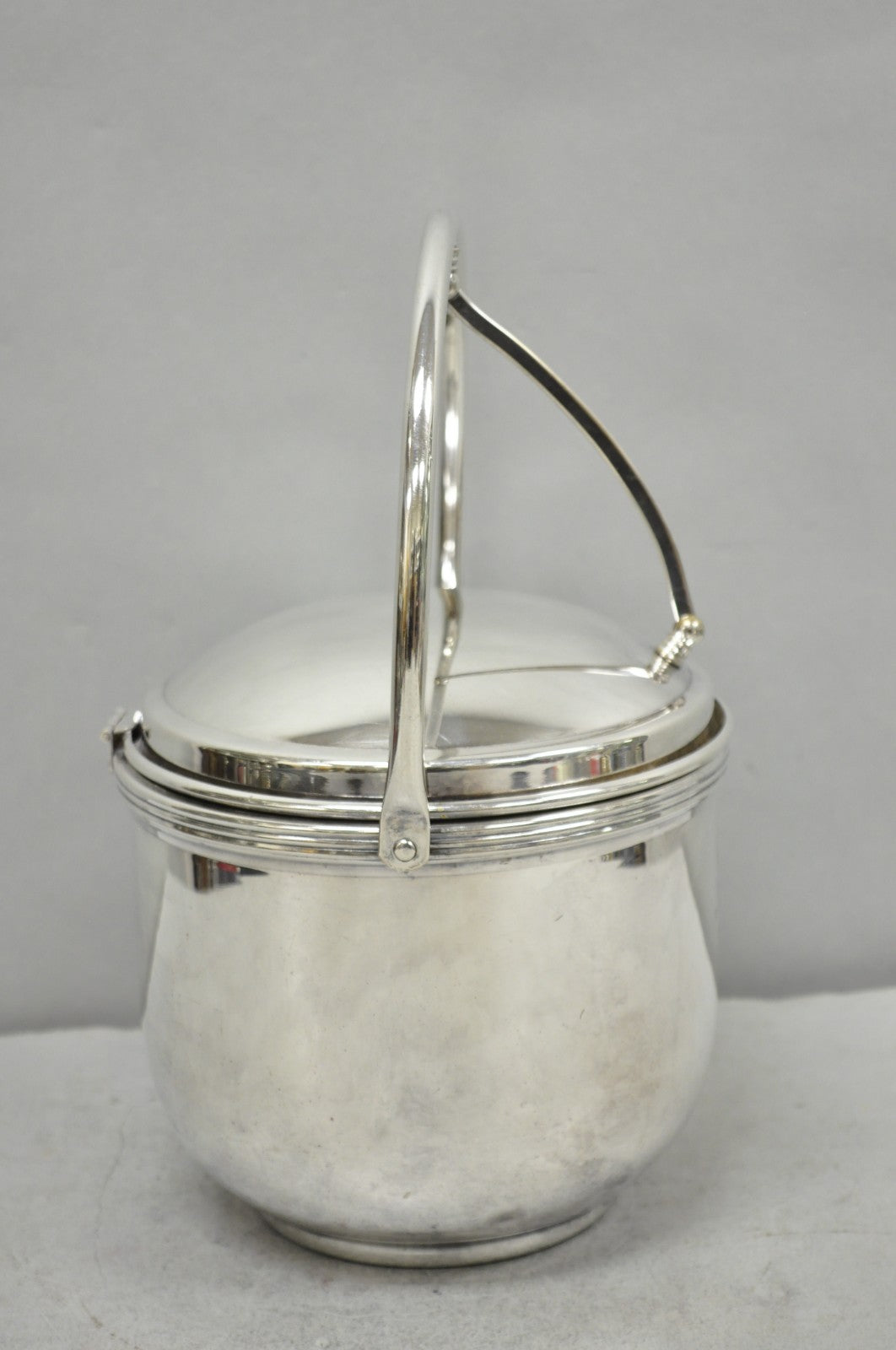 Vintage Art Deco Silver Plated Reticulating Hinge Bar Ice Bucket w/ "S" Monogram