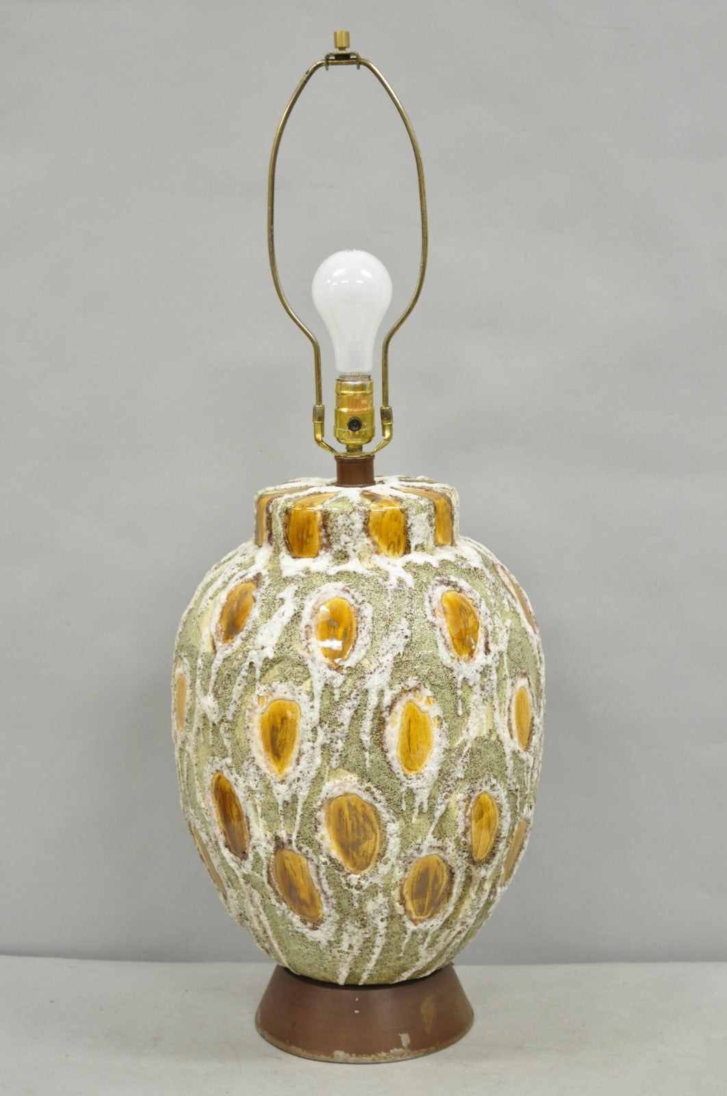 Vintage Mid Century Modern Green Bulbous Ceramic Pottery "Tigers Eye" Table Lamp
