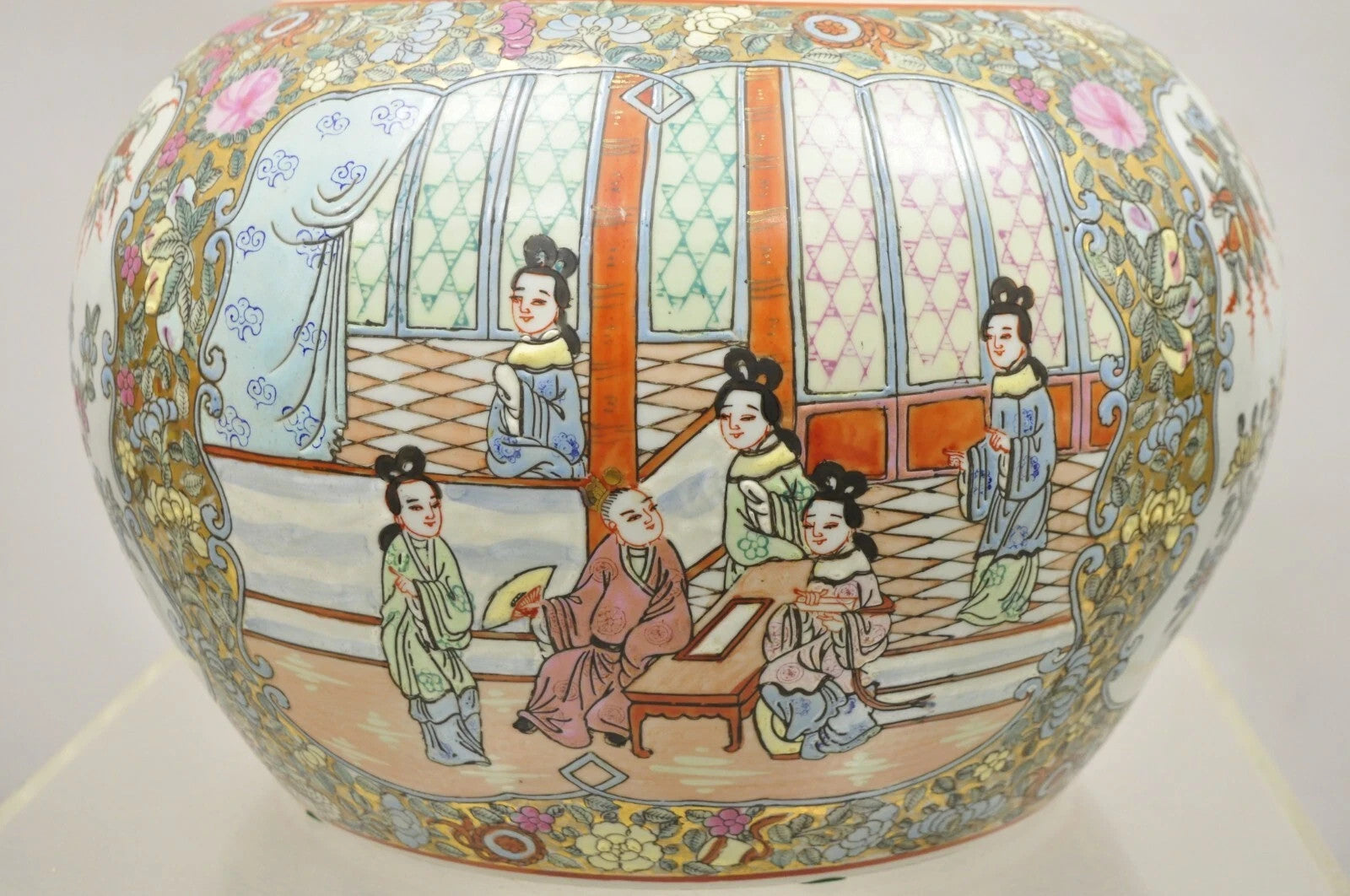 Vintage Chinese Export Porcelain Bulbous Cachepot Vase with Figural Scenes