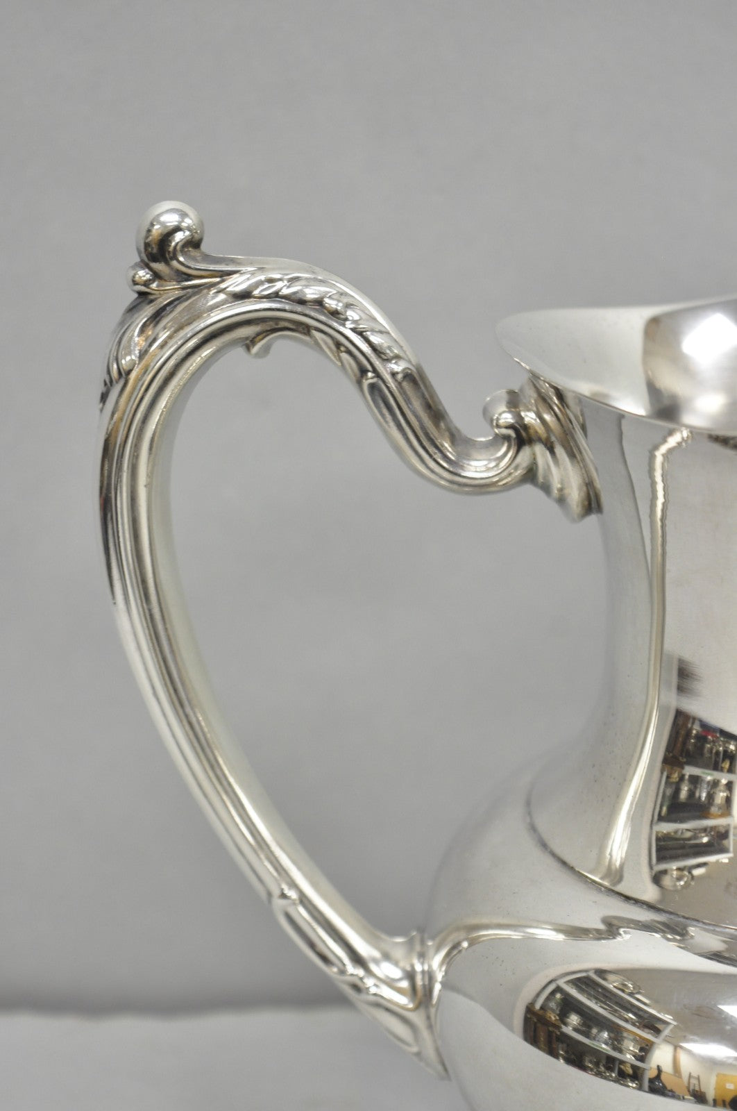 Vintage Oneida Victorian Silver Plated Ice Lip Footed Lemonade Water Pitcher