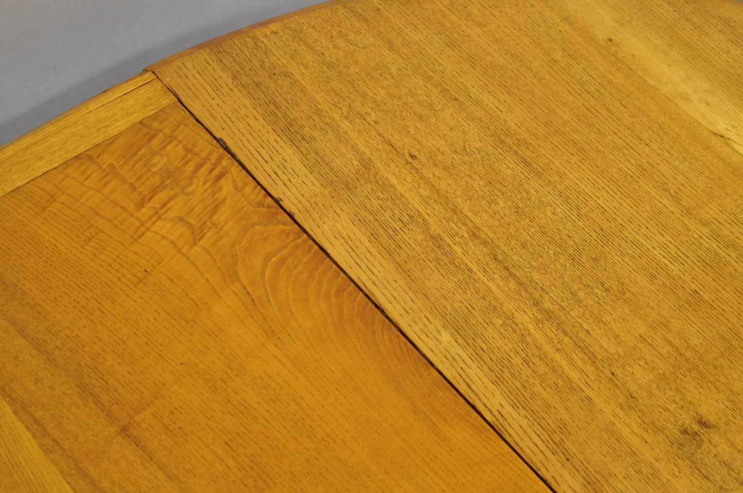 Antique English Victorian Oak & Elm Wood Round Extension Dining Table w 3 Leaves