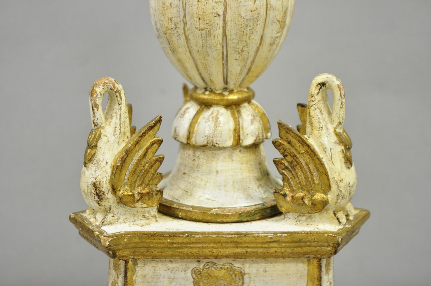 Antique Italian Hollywood Regency Cream Gold Giltwood Column Table Lamp w/ Swans